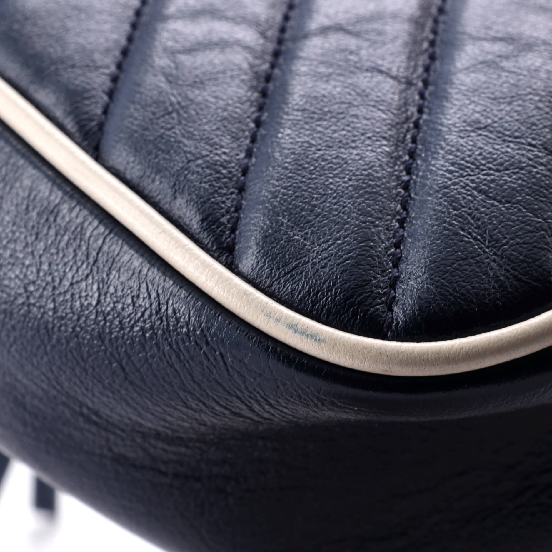 GG Marmont Shoulder Bag Diagonal Quilted Leather Small – Image 6