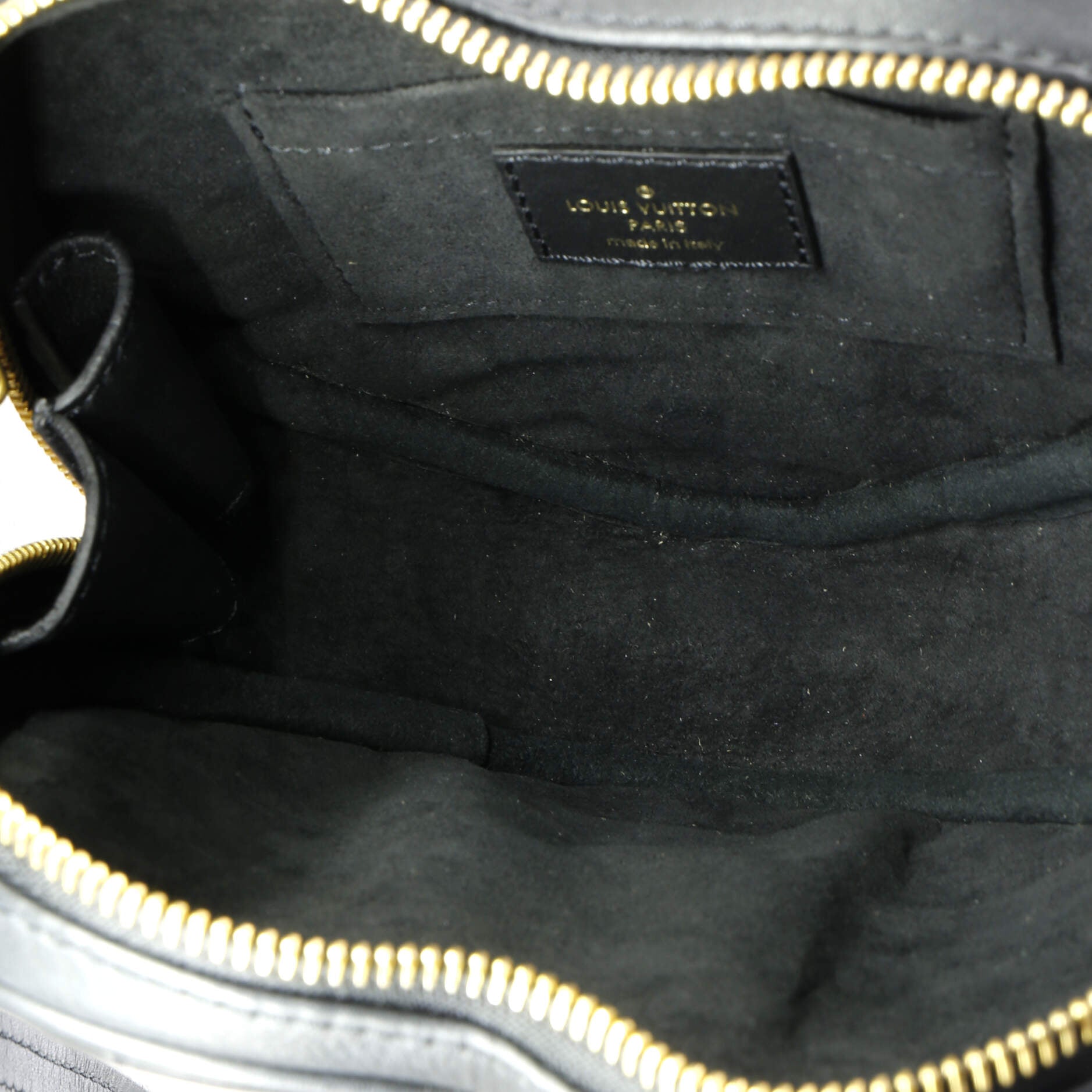 New Wave Heart Crossbody Bag Quilted Leather – Image 5