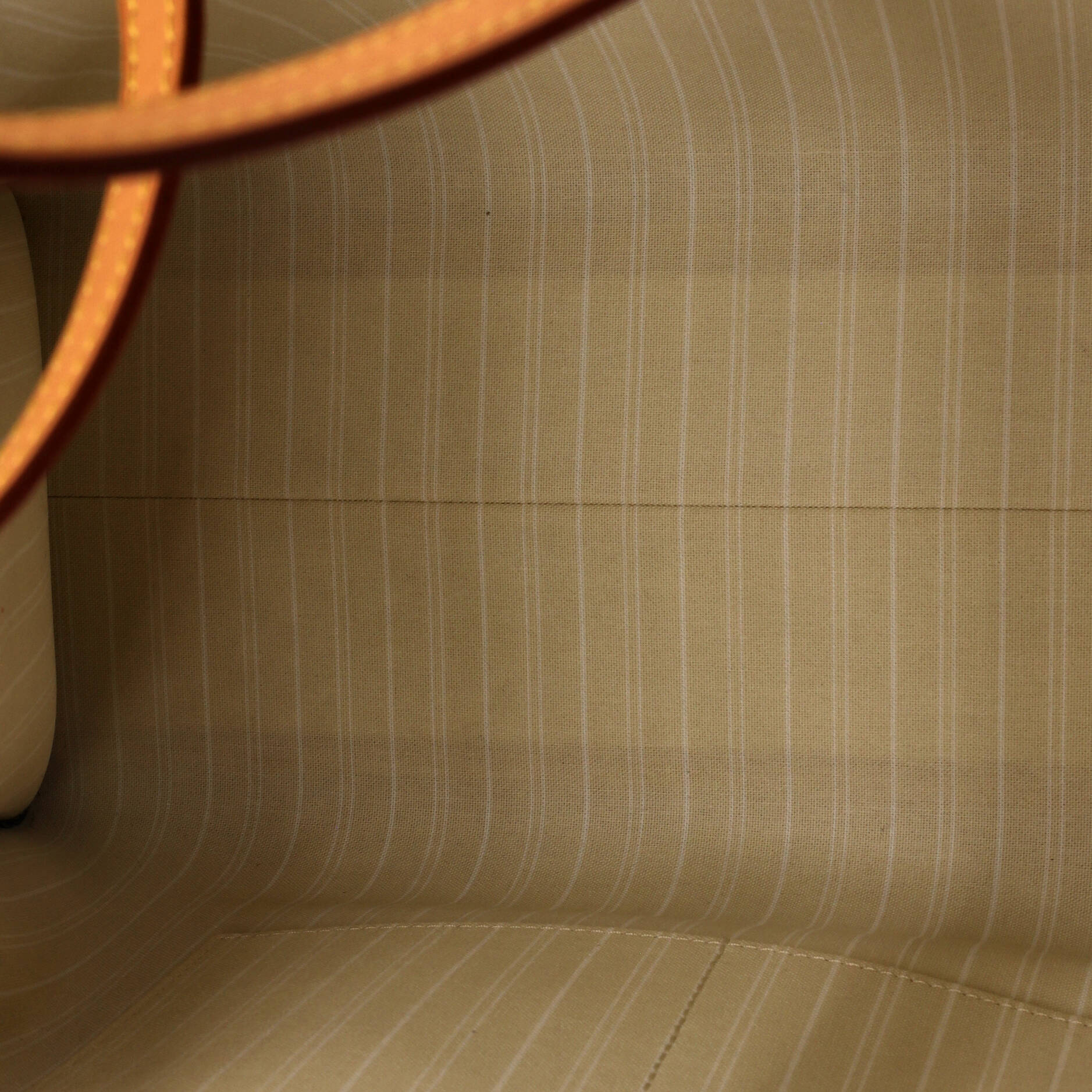 OnTheGo Tote By The Pool Monogram Giant GM – Image 5