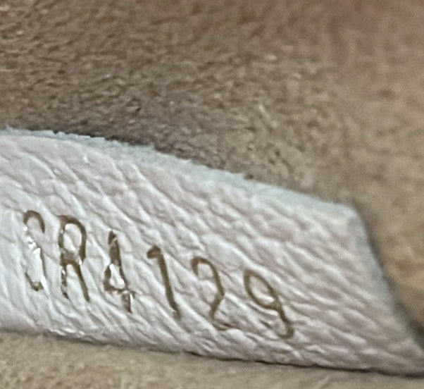 On My Side Tote Mahina Leather MM – Image 10