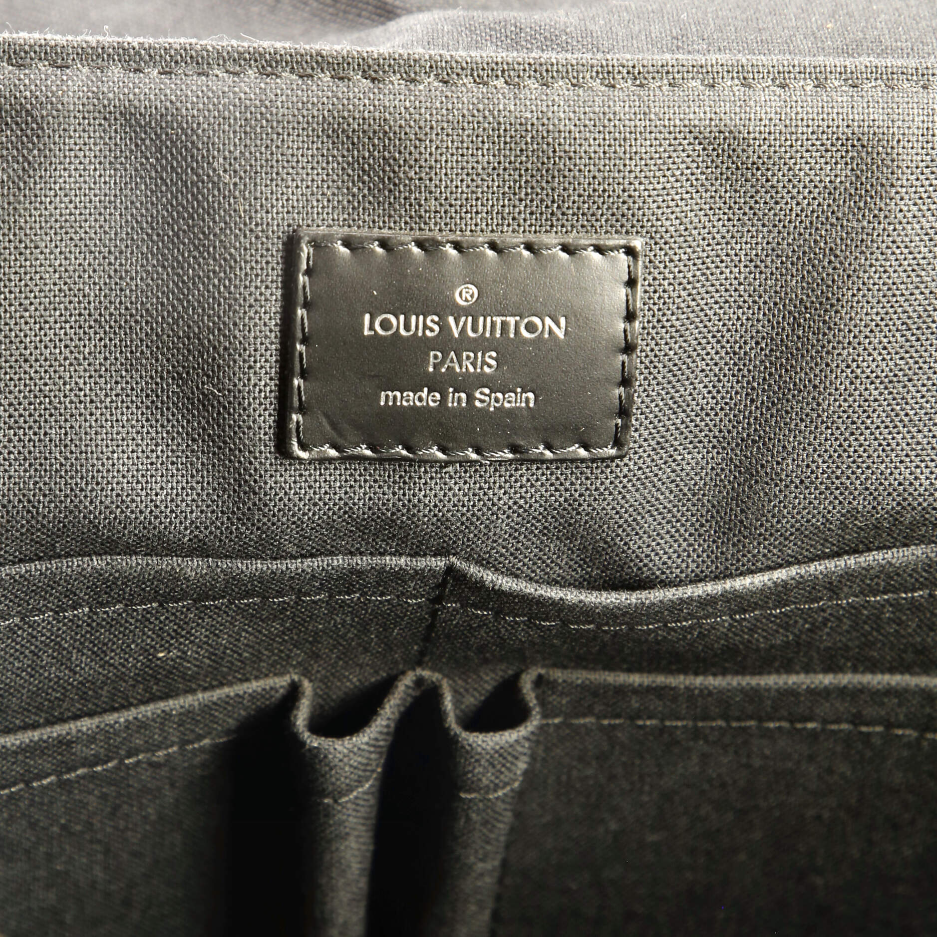 District Messenger Bag Damier Graphite MM – Image 8